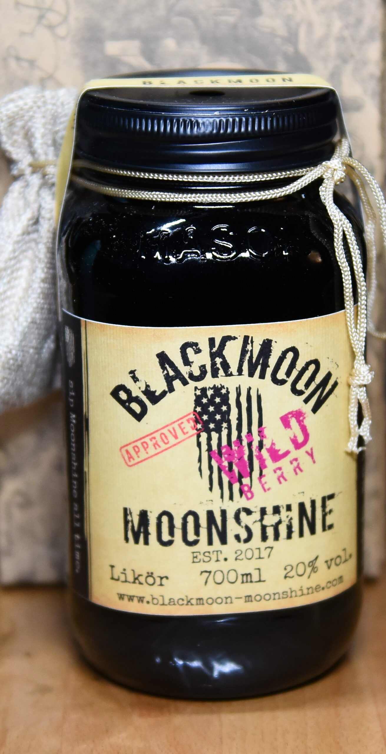 BlackMoon Moonshine Wild Berry 700ml